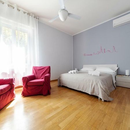 Sant'Orsola Colorful Huge Apartment Болонья Экстерьер фото